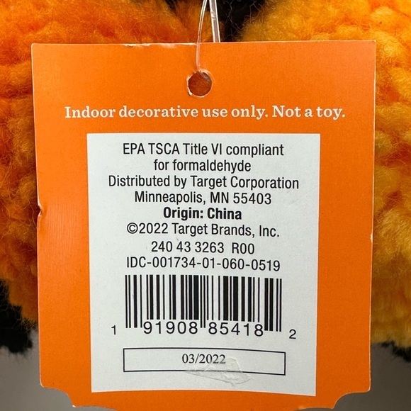 Hyde & EEK 6 LED Pumpkin Paper Lanterns Halloween Pom Wreath Indoor Decorations - Picture 12 of 14